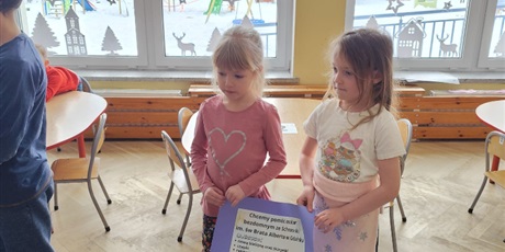 Powiększ grafikę: akcja-charytatywna-pomoc-dla-bezdomnych-i-dla-cierpiacych-z-zimna-zwierzat-669733.jpg