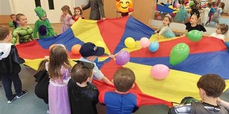 Powiększ grafikę: bal-karnawalowy-673547.jpg