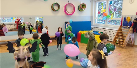 Powiększ grafikę: bal-karnawalowy-673548.jpg