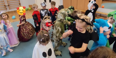 Powiększ grafikę: bal-karnawalowy-673549.jpg