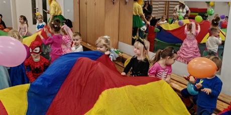 Powiększ grafikę: bal-karnawalowy-673572.jpg