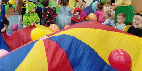 Powiększ grafikę: bal-karnawalowy-673575.jpg