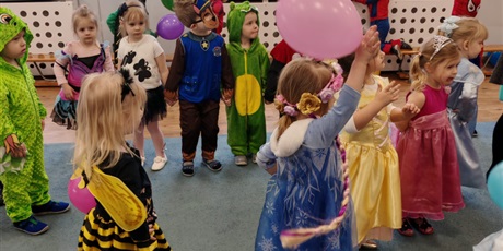 Powiększ grafikę: bal-karnawalowy-673580.jpg