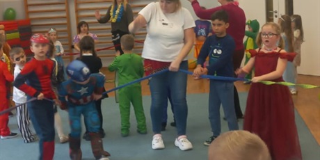 Powiększ grafikę: bal-karnawalowy-673584.jpg