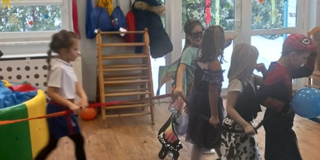 Powiększ grafikę: bal-karnawalowy-673585.jpg