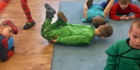 Powiększ grafikę: bal-karnawalowy-673586.jpg