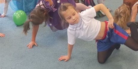 Powiększ grafikę: bal-karnawalowy-673592.jpg