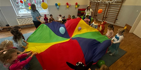 Powiększ grafikę: bal-karnawalowy-675367.jpg