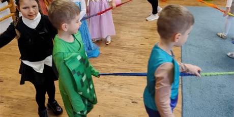 Powiększ grafikę: bal-karnawalowy-675379.jpg