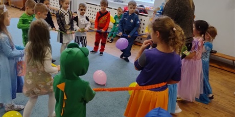 Powiększ grafikę: bal-karnawalowy-675380.jpg