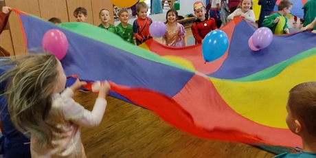 Powiększ grafikę: bal-karnawalowy-675381.jpg