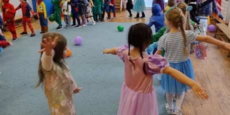 Powiększ grafikę: bal-karnawalowy-675382.jpg