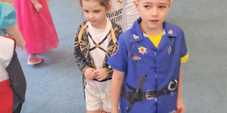 Powiększ grafikę: bal-karnawalowy-678387.jpg