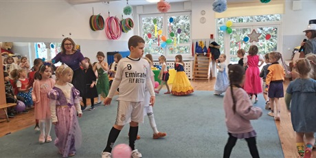 Powiększ grafikę: bal-karnawalowy-678388.jpg