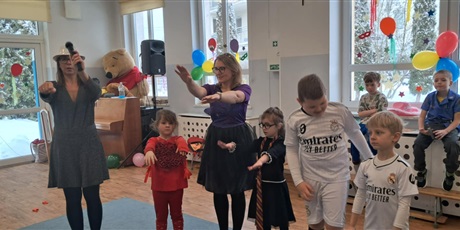 Powiększ grafikę: bal-karnawalowy-678390.jpg