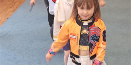 Powiększ grafikę: bal-karnawalowy-678392.jpg