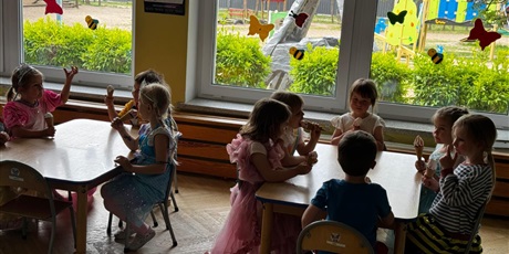 Powiększ grafikę: bal-z-okazji-dnia-dziecka-699074.jpg