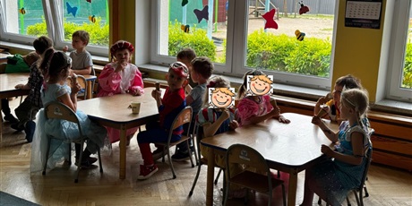 Powiększ grafikę: bal-z-okazji-dnia-dziecka-699075.jpg