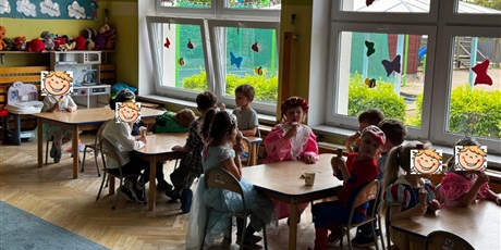 Powiększ grafikę: bal-z-okazji-dnia-dziecka-699076.jpg