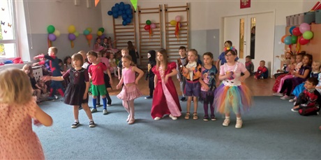 Powiększ grafikę: bal-z-okazji-dnia-dziecka-699118.jpg
