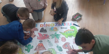 Powiększ grafikę: dzien-dinozaura-677688.jpg