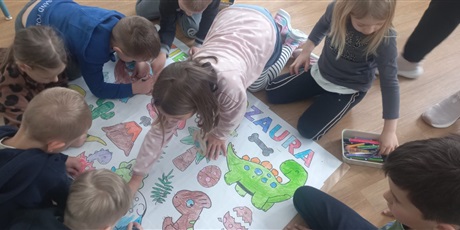 Powiększ grafikę: dzien-dinozaura-677690.jpg