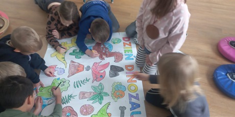 Powiększ grafikę: dzien-dinozaura-677691.jpg