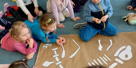 Powiększ grafikę: dzien-dinozaura-677692.jpg