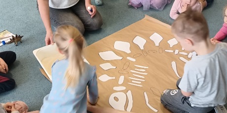 Powiększ grafikę: dzien-dinozaura-677697.jpg