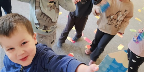 Powiększ grafikę: dzien-kredki-656870.jpg