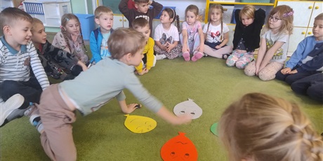 Powiększ grafikę: dzien-postaci-z-bajek-653647.jpg