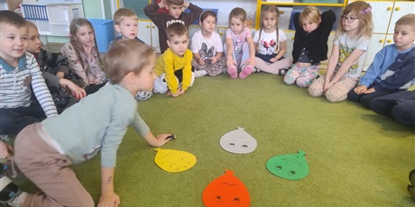 Powiększ grafikę: dzien-postaci-z-bajek-653648.jpg