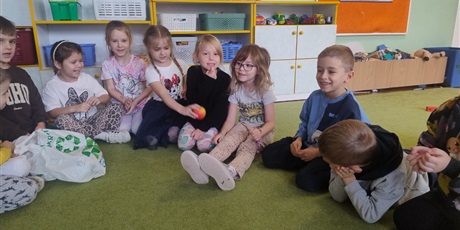 Powiększ grafikę: dzien-postaci-z-bajek-653653.jpg