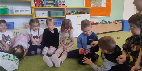 Powiększ grafikę: dzien-postaci-z-bajek-653654.jpg