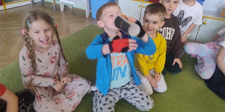 Powiększ grafikę: dzien-postaci-z-bajek-653655.jpg