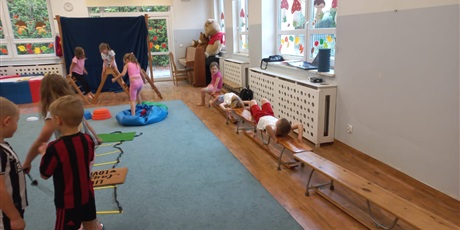 Powiększ grafikę: gimnastyka-z-pedagogiem-649766.jpg