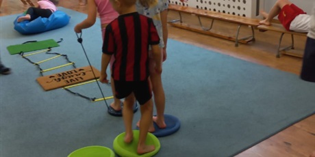 Powiększ grafikę: gimnastyka-z-pedagogiem-649768.jpg