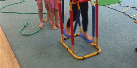 Powiększ grafikę: gimnastyka-z-pedagogiem-649770.jpg