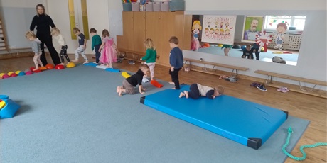 Powiększ grafikę: gimnastyka-z-pedagogiem-655075.jpg