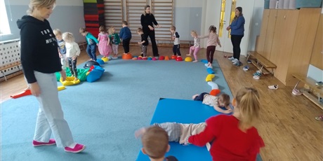 Powiększ grafikę: gimnastyka-z-pedagogiem-655078.jpg