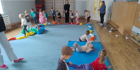 Powiększ grafikę: gimnastyka-z-pedagogiem-655079.jpg