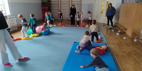 Powiększ grafikę: gimnastyka-z-pedagogiem-655080.jpg