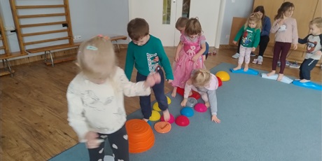 Powiększ grafikę: gimnastyka-z-pedagogiem-655082.jpg