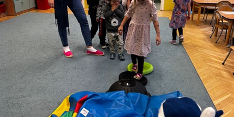 Powiększ grafikę: gimnastyka-z-pedagogiem-659597.jpg