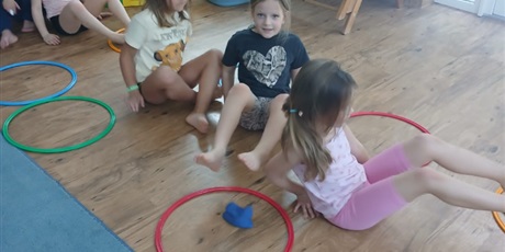 Powiększ grafikę: gimnastyka-z-pedagogiem-673620.jpg