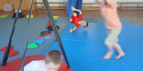 Powiększ grafikę: gimnastyka-z-pedagogiem-673623.jpg