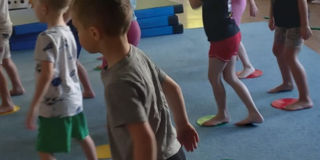 Powiększ grafikę: gimnastyka-z-pedagogiem-679954.jpg