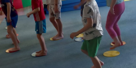 Powiększ grafikę: gimnastyka-z-pedagogiem-679955.jpg