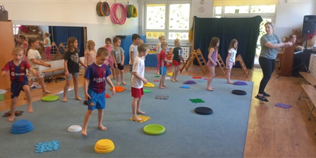 Powiększ grafikę: gimnastyka-z-pedagogiem-685998.jpg