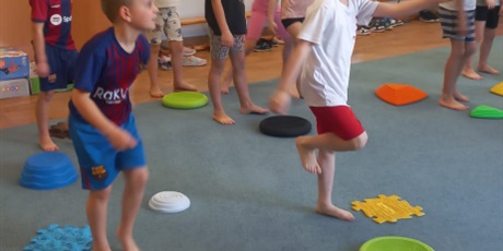 Powiększ grafikę: gimnastyka-z-pedagogiem-685999.jpg